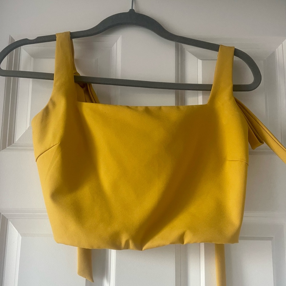 Tiger mist top mustard yellow with zip on the back